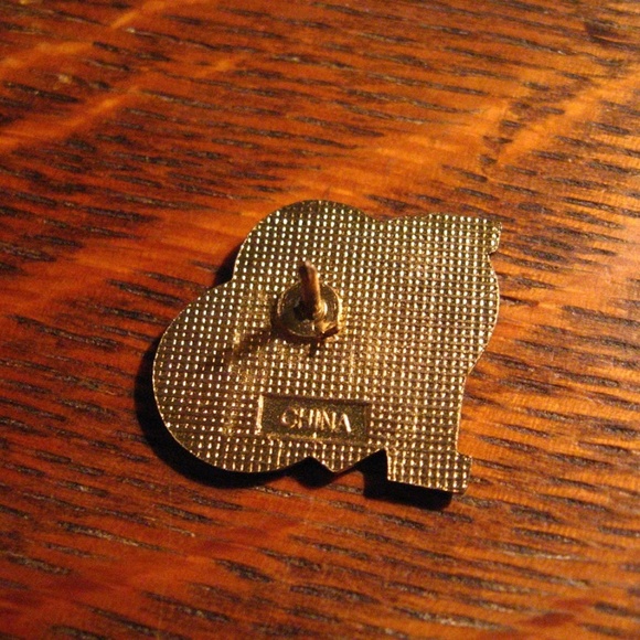 I Love Cheerleading Heart Cheerleader Lapel Pin - Picture 3 of 4